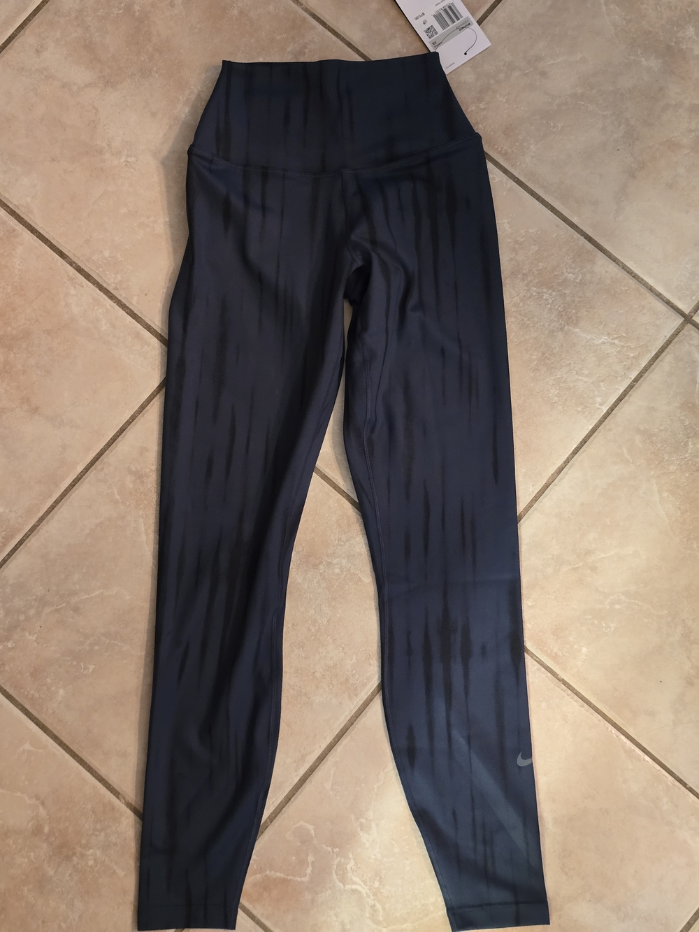 NWT Nike Navy High-Risw 7/8 Leggings